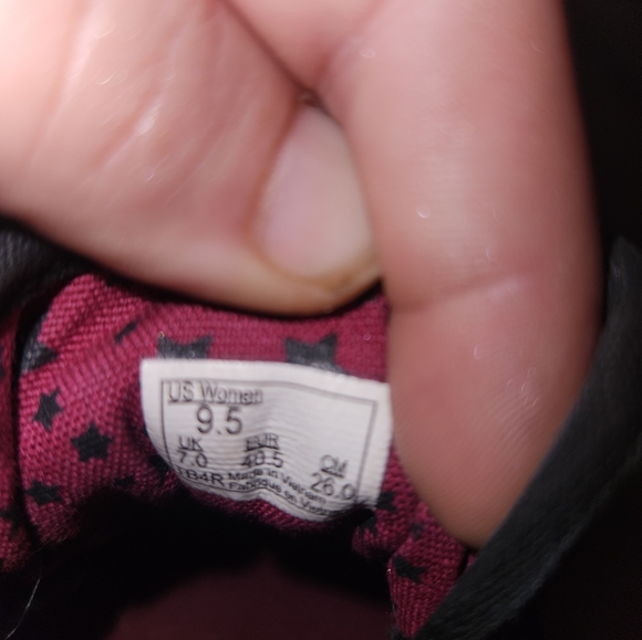 Vans - Picture 2 of 4